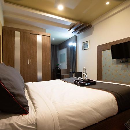 Oyo 79355 Collection O Hotel Adona Meenangadi エクステリア 写真