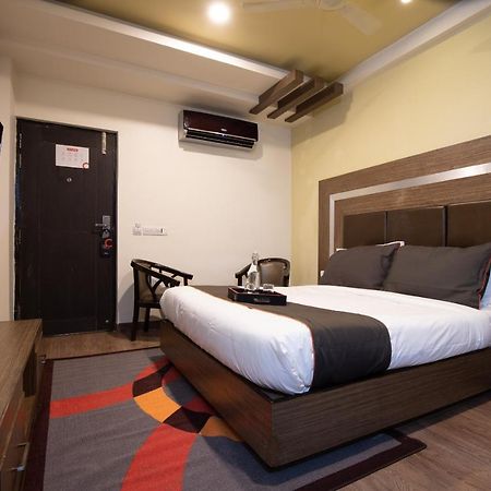 Oyo 79355 Collection O Hotel Adona Meenangadi エクステリア 写真