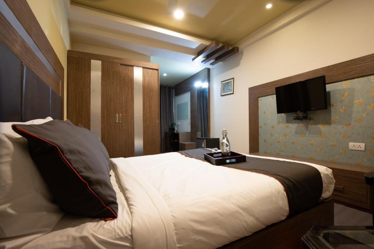 Oyo 79355 Collection O Hotel Adona Meenangadi エクステリア 写真