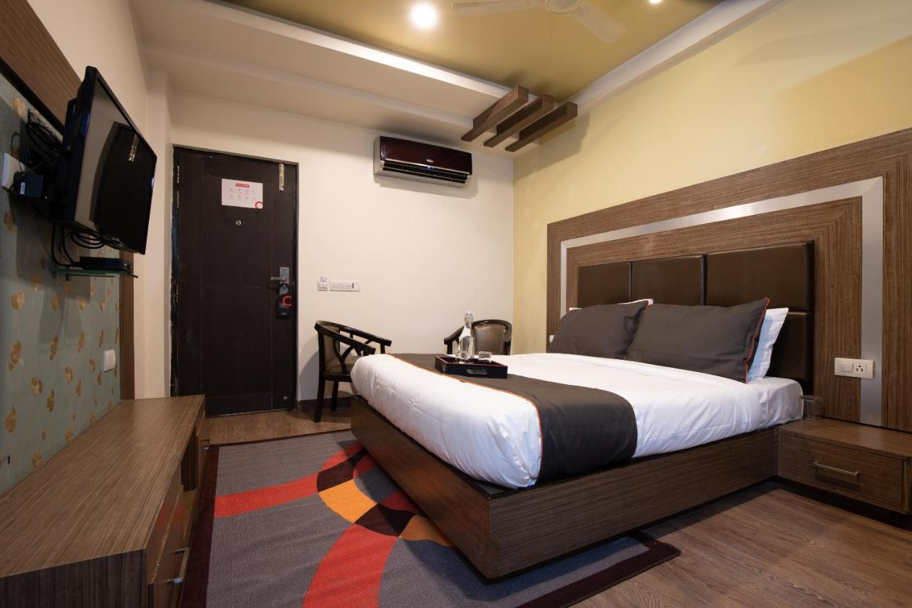 Oyo 79355 Collection O Hotel Adona Meenangadi エクステリア 写真