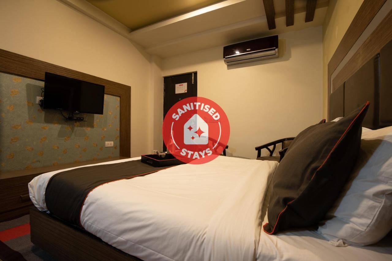 Oyo 79355 Collection O Hotel Adona Meenangadi エクステリア 写真
